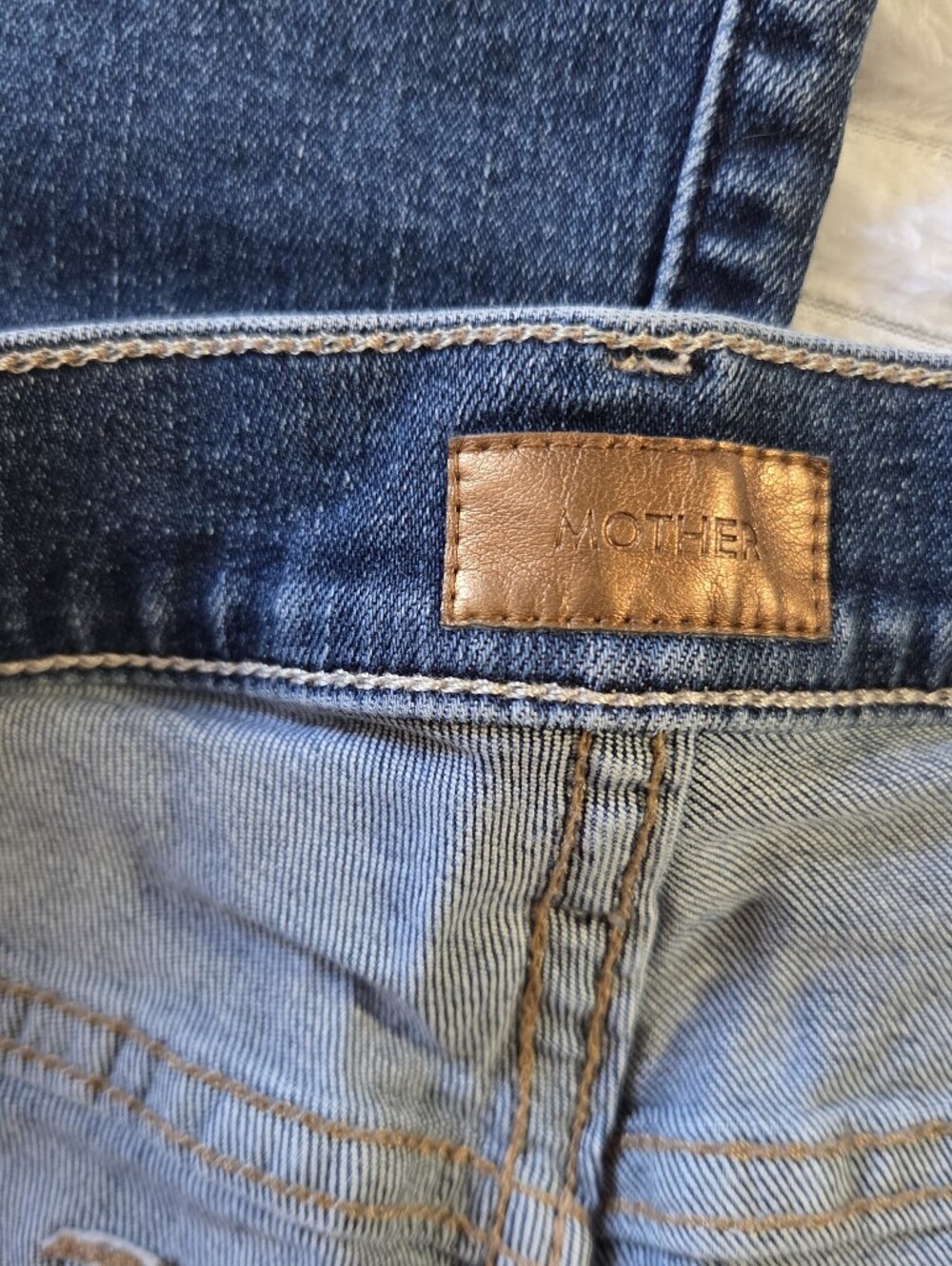MOTHER The Insider Crop Step Fray Jeans Size 28 Dark Wash Raw Hem - Picture 8 of 11